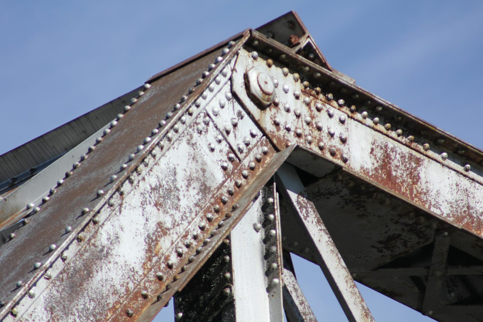 Upper angle connection
